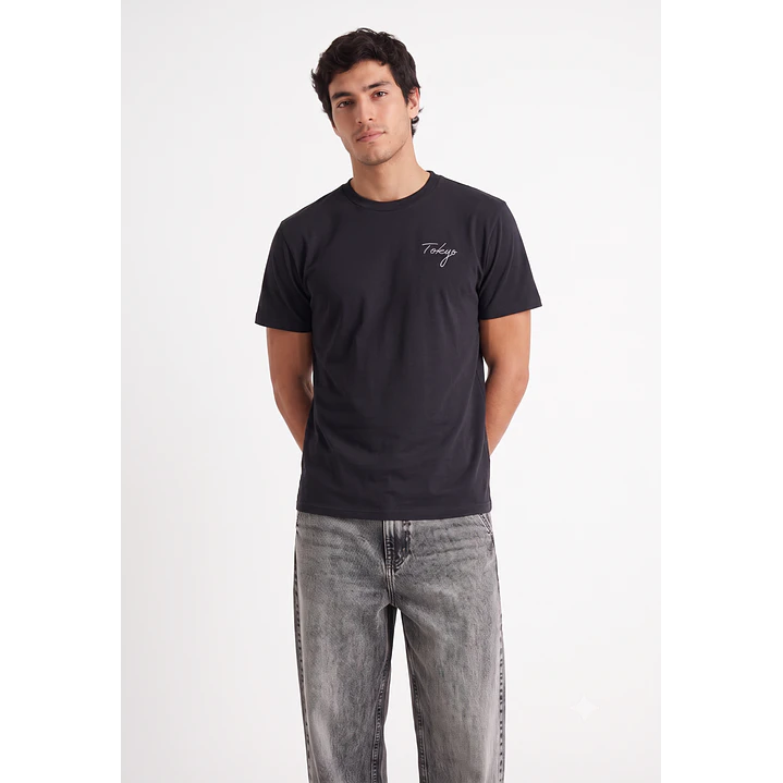 Polera Dragones Relaxed Hombre Negro 1