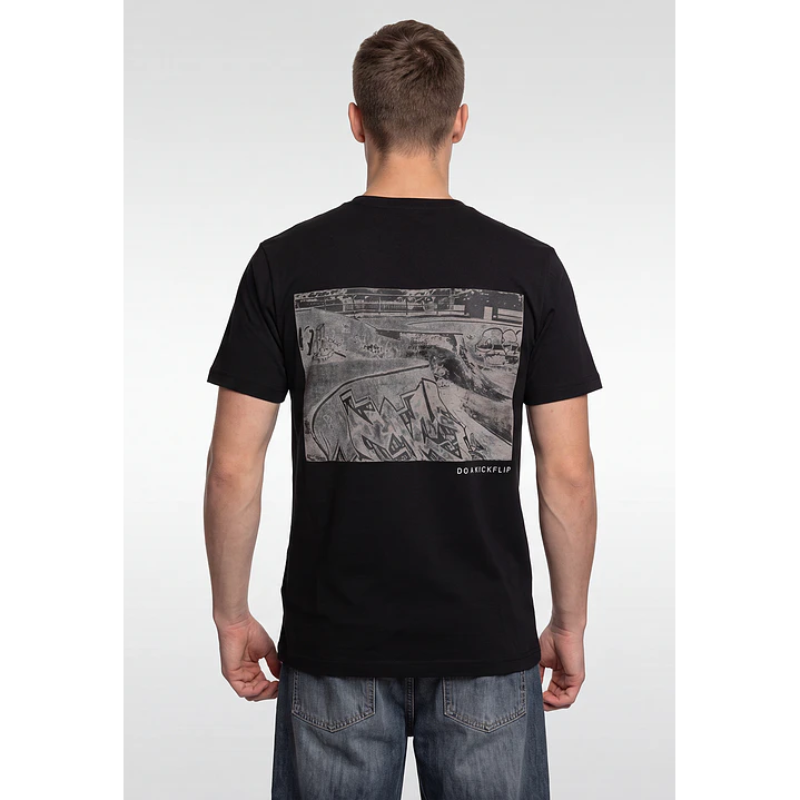 Polera Grind Regular Hombre Negro 2