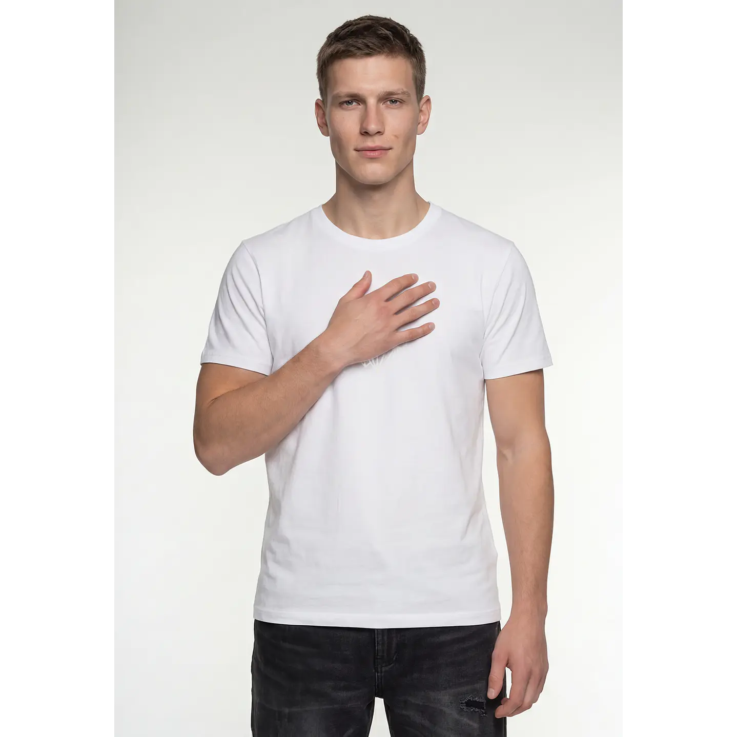 Polera Bordado 3D Hombre Blanco 1
