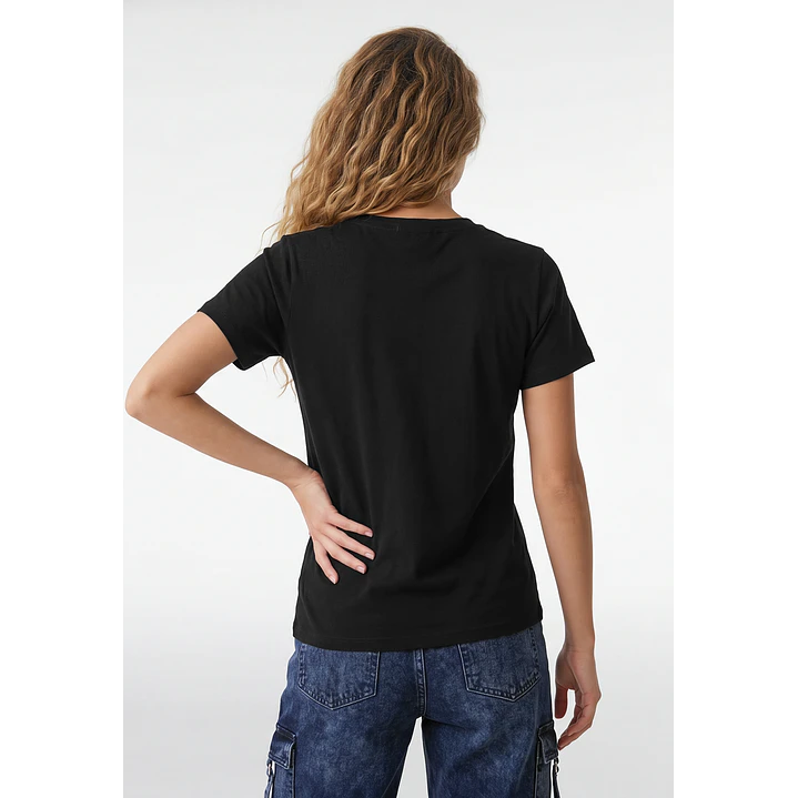 Polera Corazon Mujer Negro 3