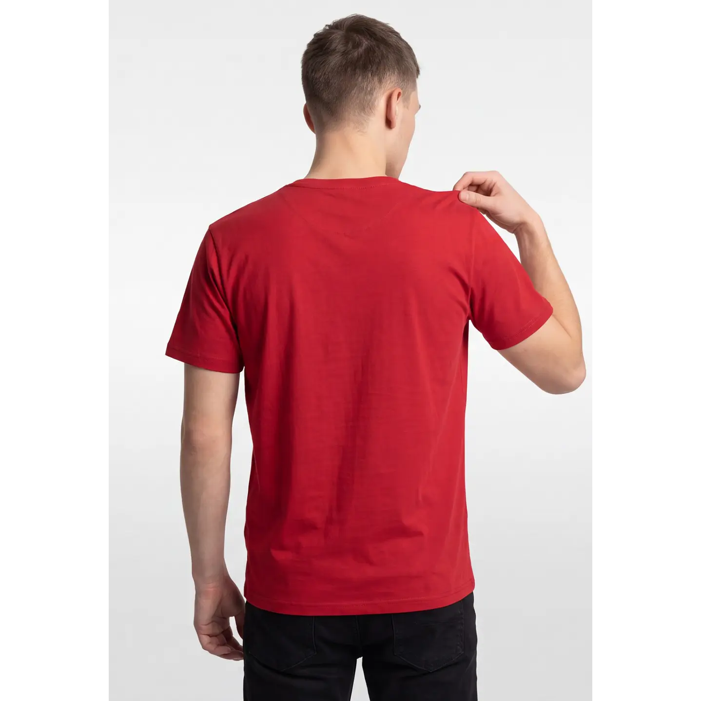 Polera Básica Cuello V Hombre Rojo 2