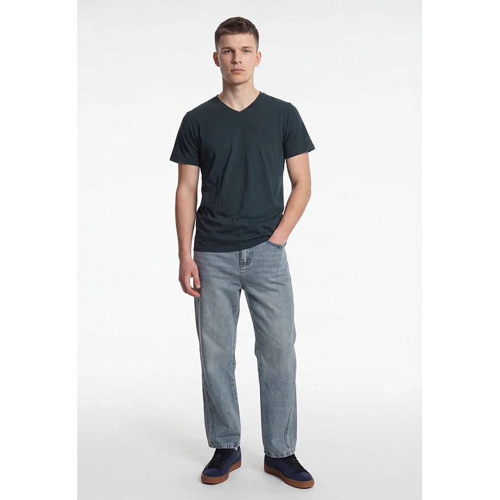 Polera Básica Cuello V Hombre Verde 3