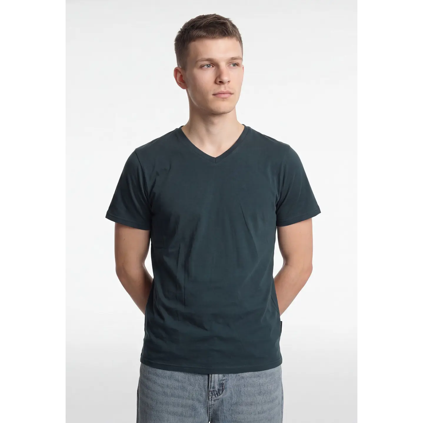 Polera Básica Cuello V Hombre Verde 1