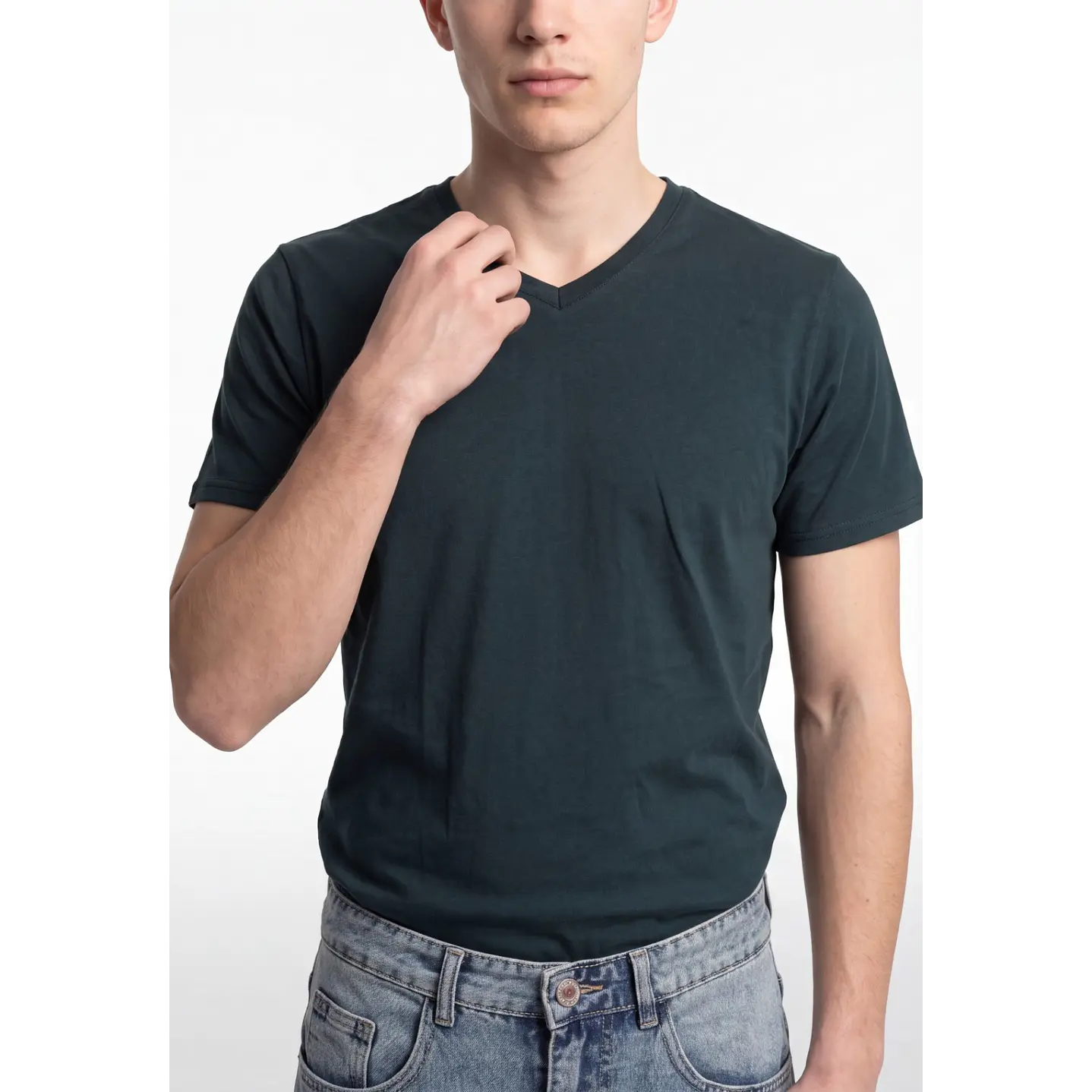 Polera Básica Cuello V Hombre Verde 4