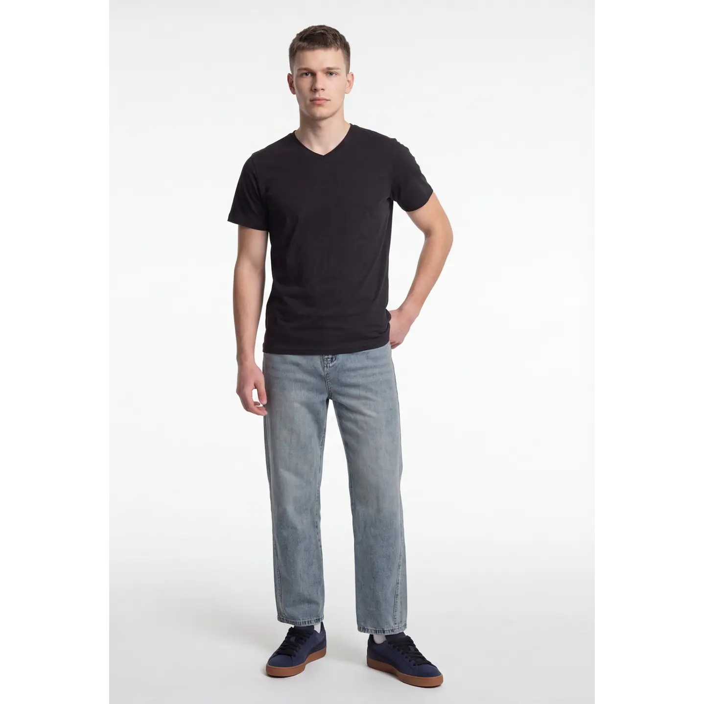 Polera Básica Cuello V Hombre Gris 3