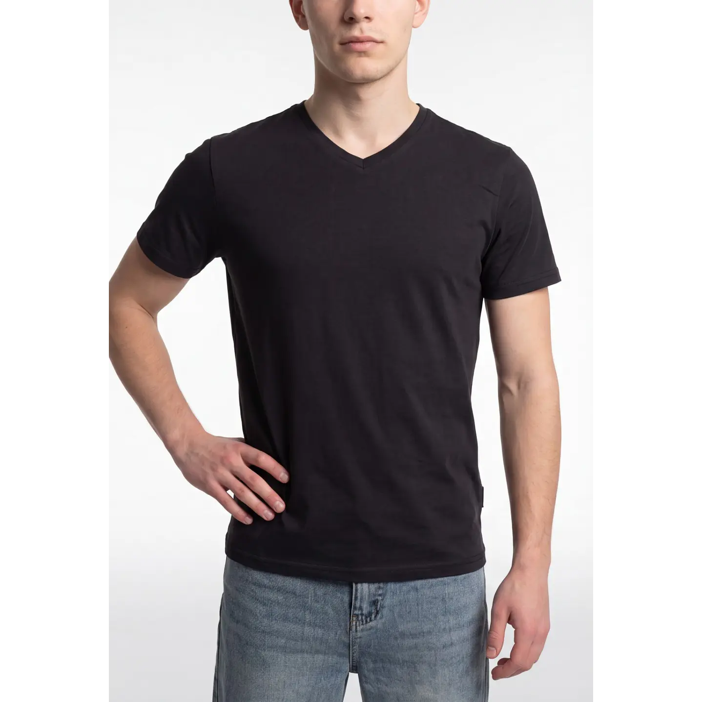 Polera Básica Cuello V Hombre Gris 1