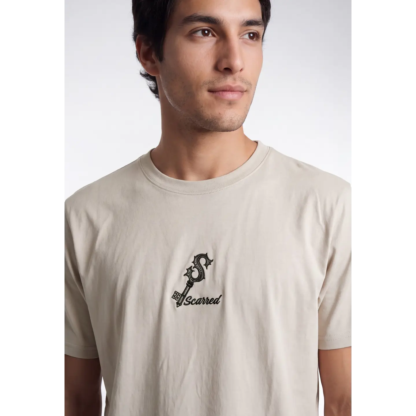 Polera Scarred Hombre Beige 4