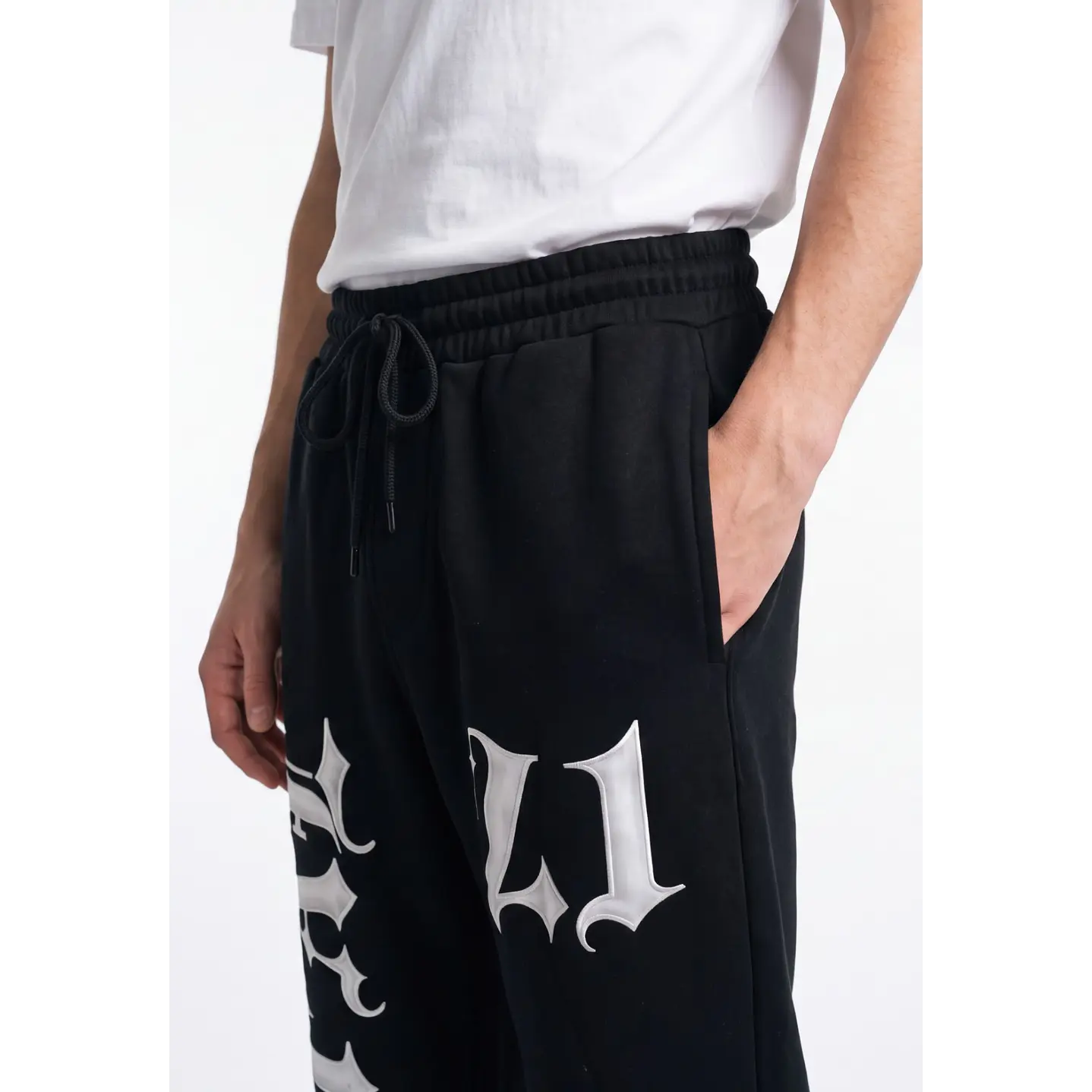 Buzo Numero Jogger Lolo Negro 4