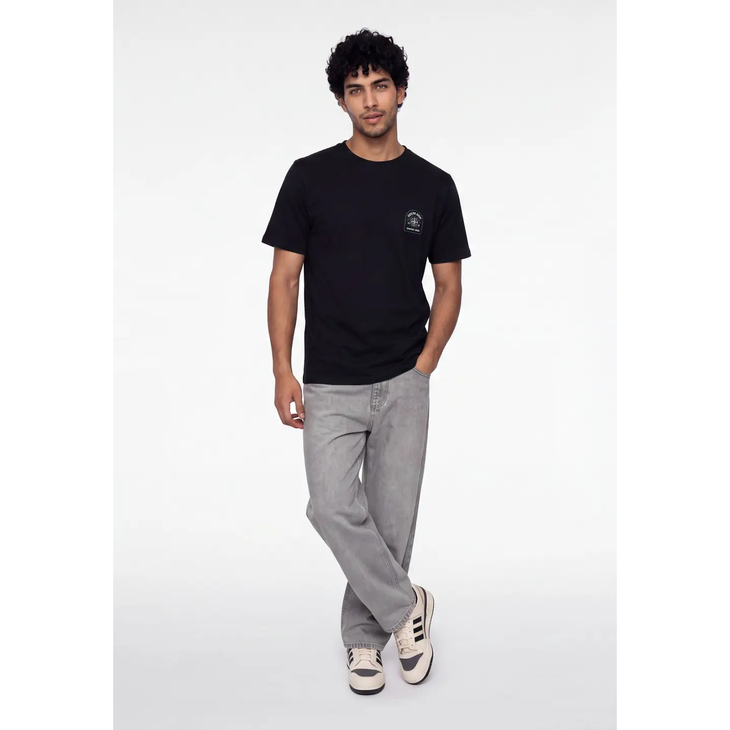 Polera Explore Hombre Negro 3