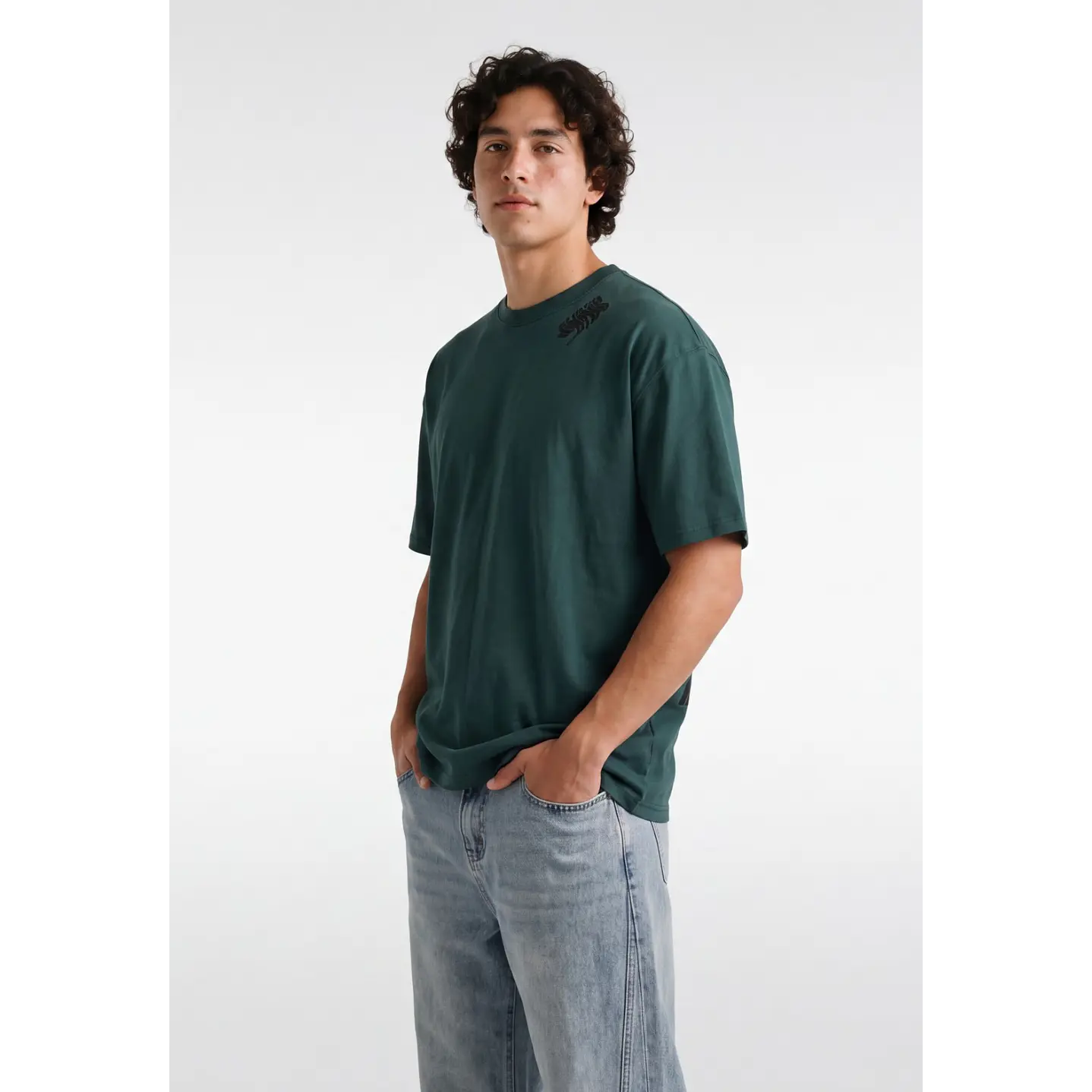 Polera Relieve 3D Relaxed Hombre Verde 2