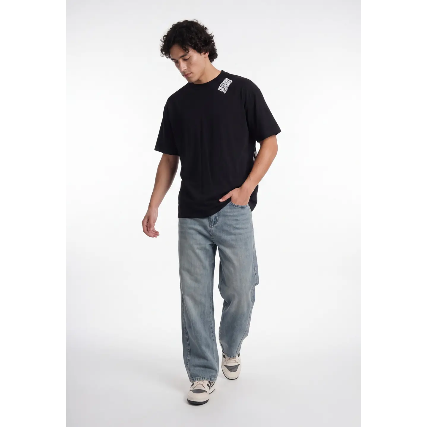 Polera Relieve 3D Relaxed Hombre Negro 3