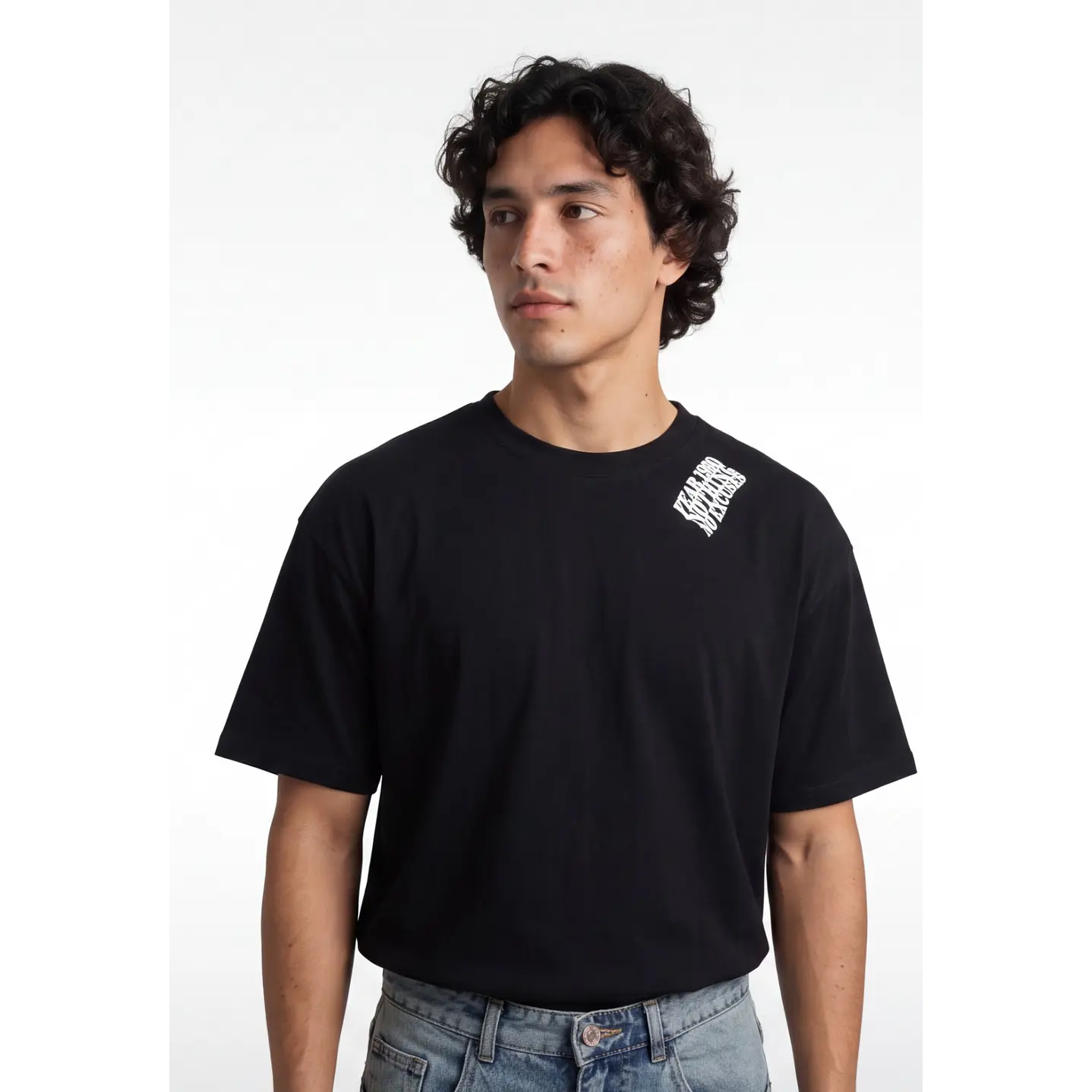 Polera Relieve 3D Relaxed Hombre Negro 4