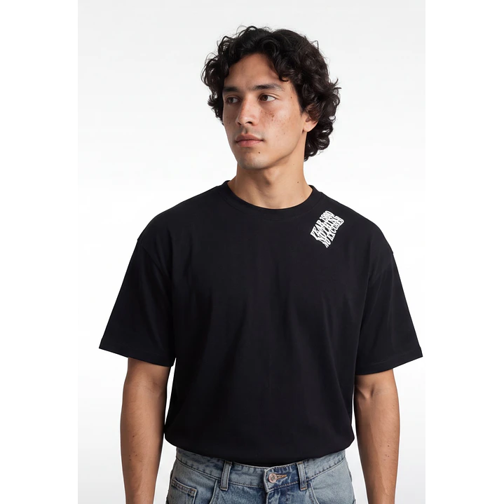 Polera Relieve 3D Relaxed Hombre Negro 4