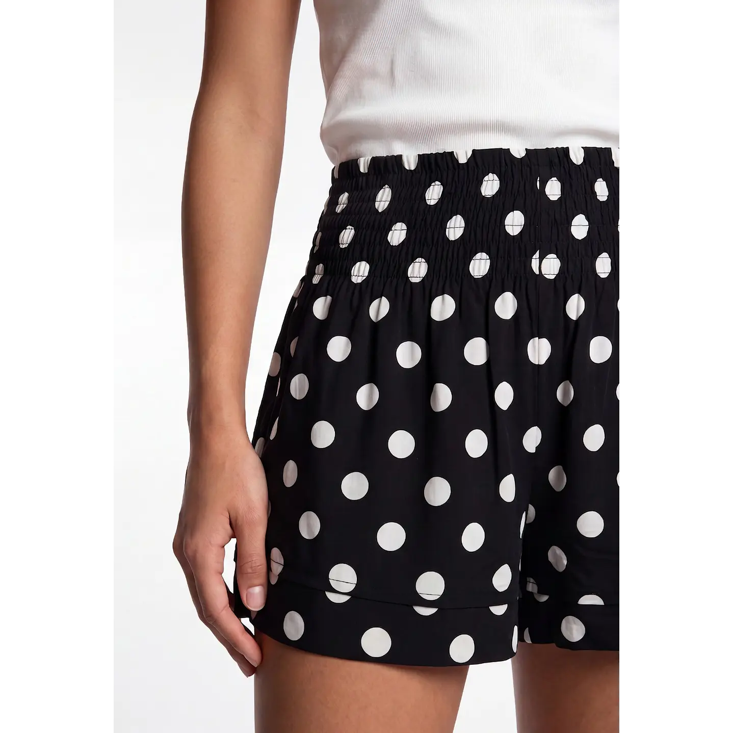 Short Viscosa Pretina Ancha Mujer Negro 4