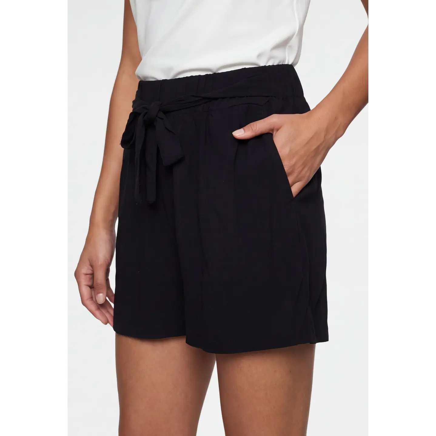 Short Viscosa Lazo Mujer Negro 4