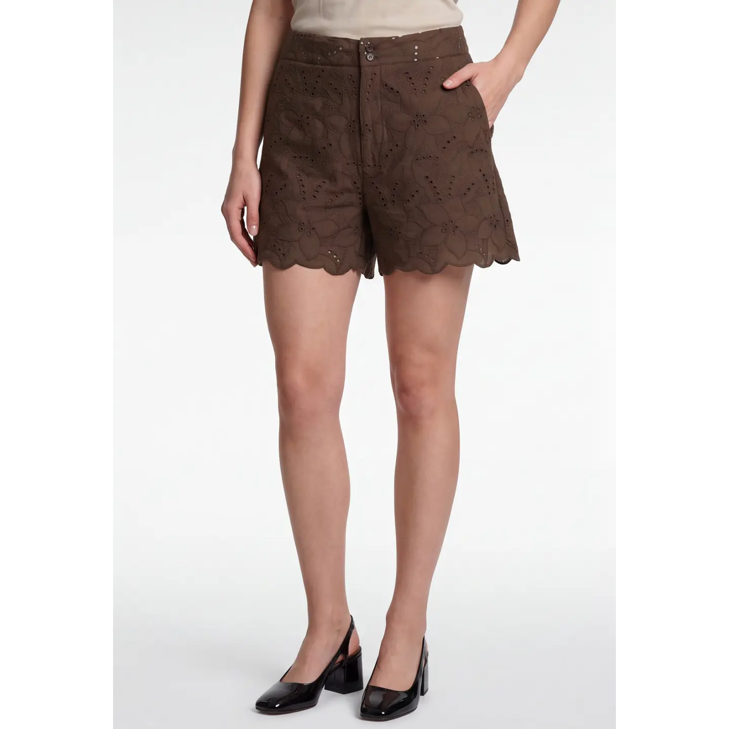 Short Broderie Mujer Café 1