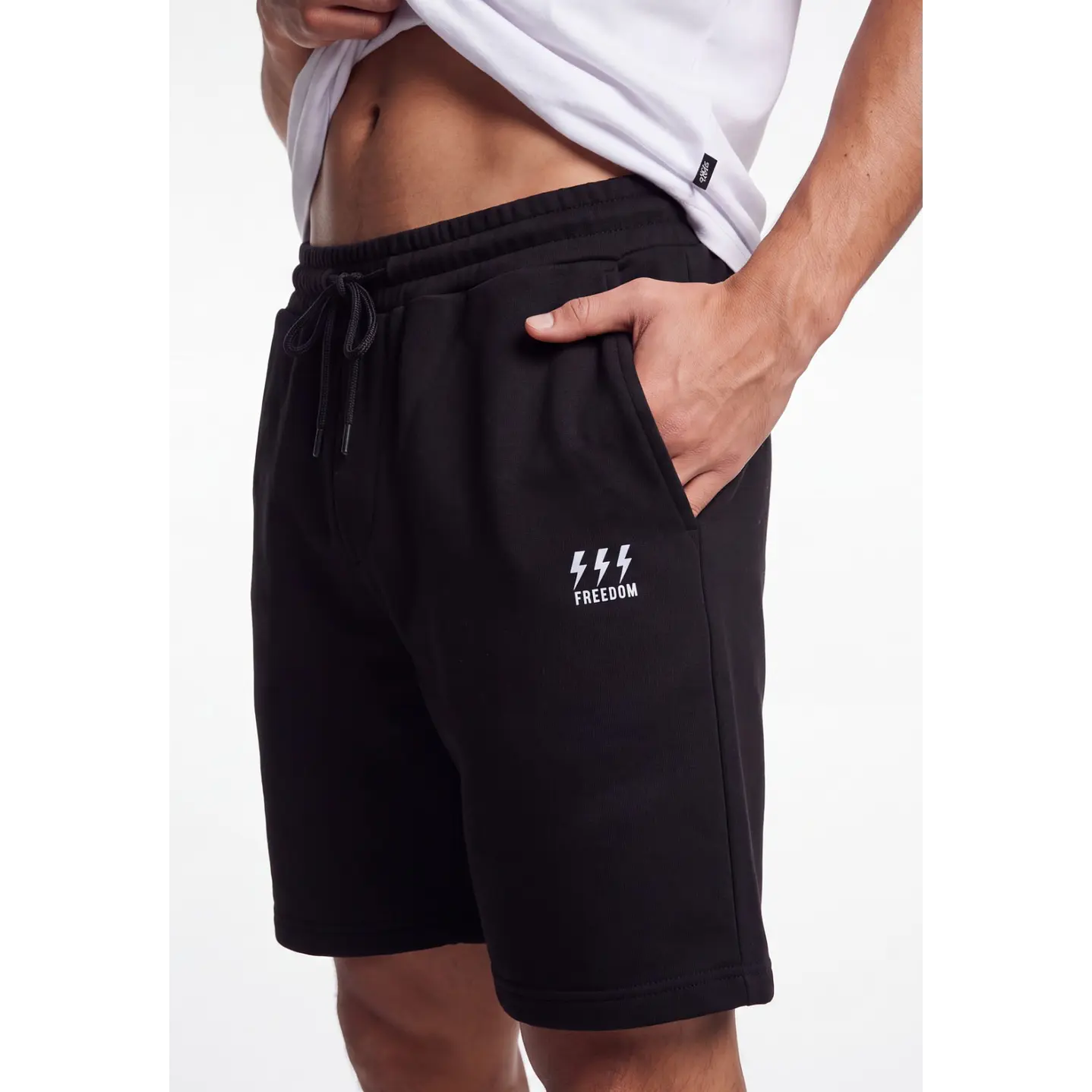 Bermuda Bordado Hombre Negro 4