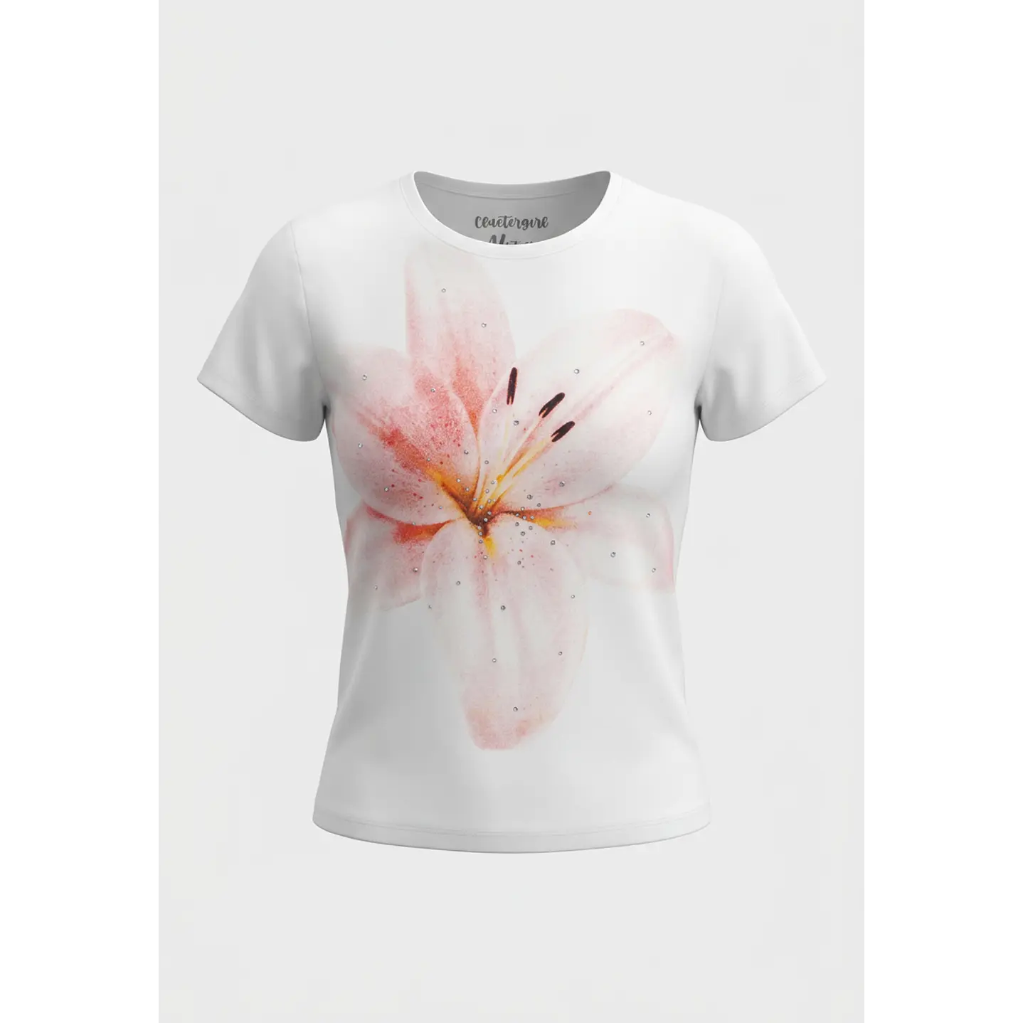 Polera Flor Lola Polera juvenil para Lola de estilo moderno y cómodo, perfecta para el uso diario o actividades al aire libre. Elaborada en 60% Algodón 40% Poliéster, ofrece una sensación suave al tac 1