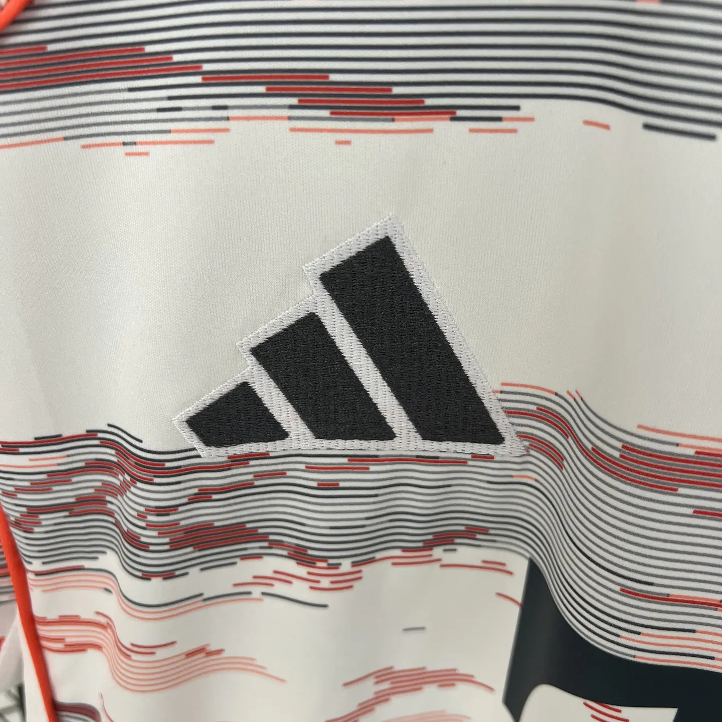 BAYERN MUNICH SEGUNDO EQUIPAMENTO 25/26 4