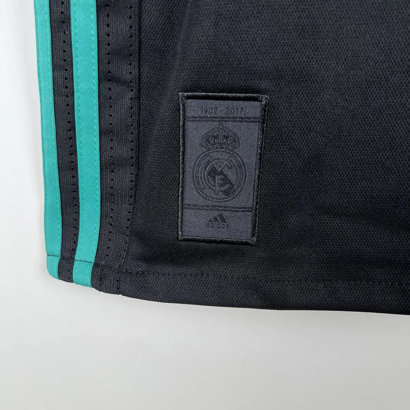 Retro Real Madrid Alternativo 17/18 4