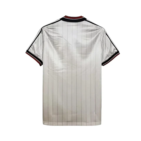 Manchester United Alternativa 83 84