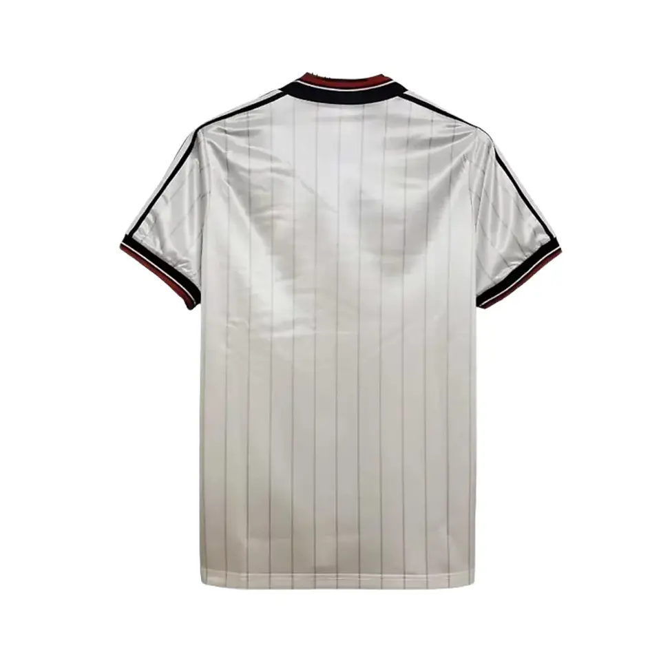 Manchester United Alternativa 83 84 2