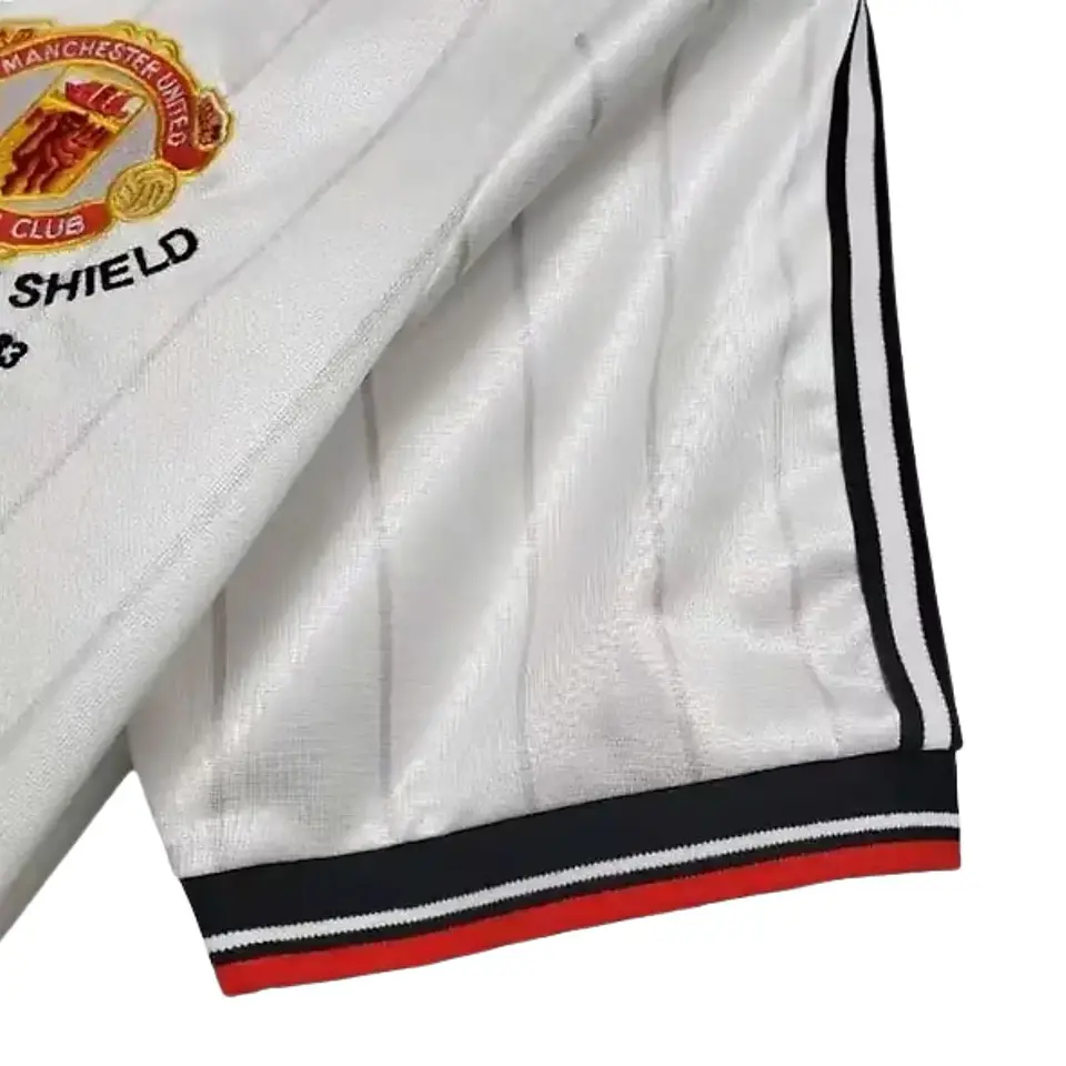 Manchester United Alternativa 83 84 3