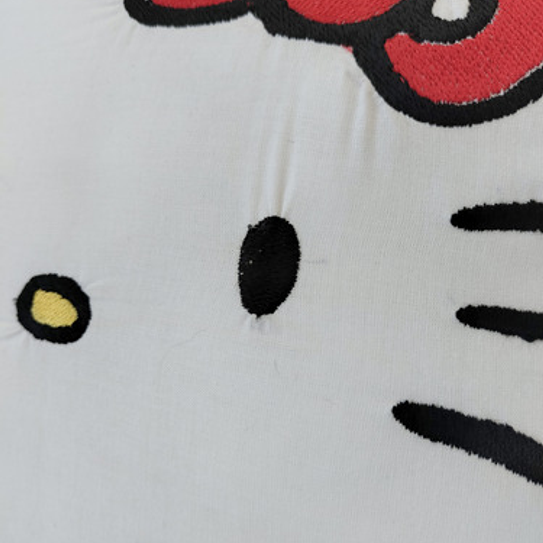 Cojín Bordado Gatita Lazo Rojo Inspirado En Universo Kawaii | Kitty 2