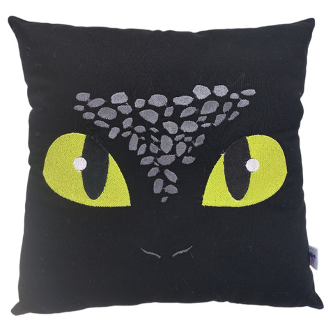 Cojín Bordado Chimuelo Furia Nocturna 1