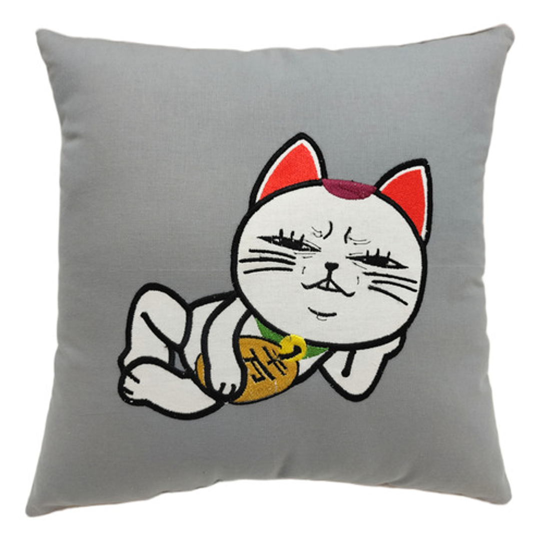 Cojín Bordado Gata Espiritual Confiada | Turbo Abuela 1