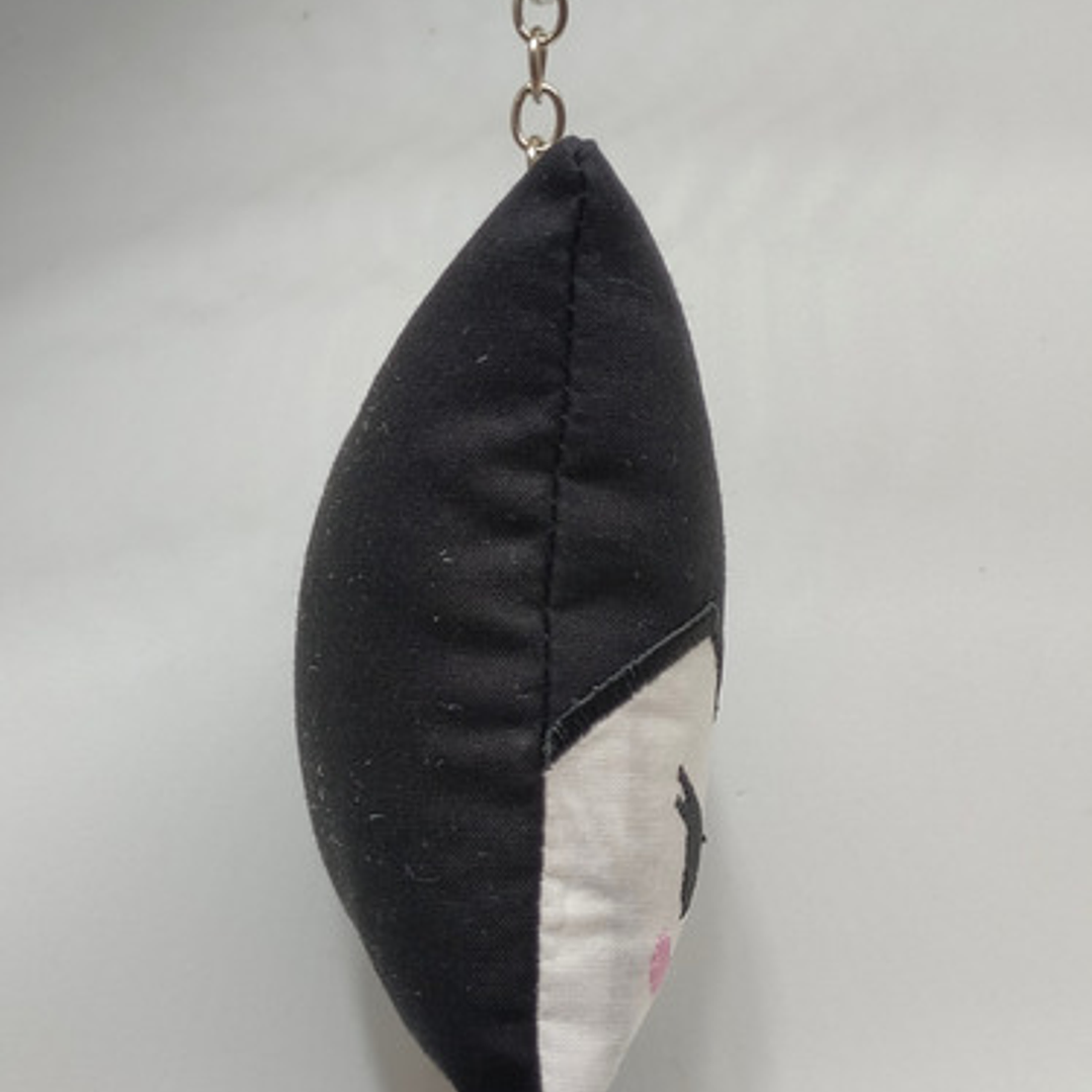 Llavero Mini-cojín Bordado: Kuromi 4