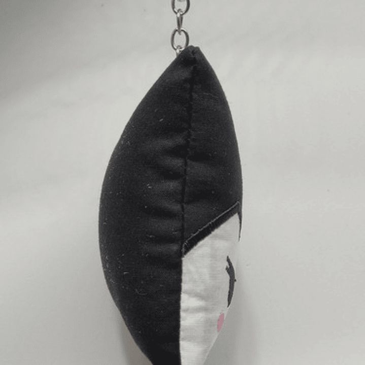 Llavero Mini-cojín Bordado: Kuromi 4