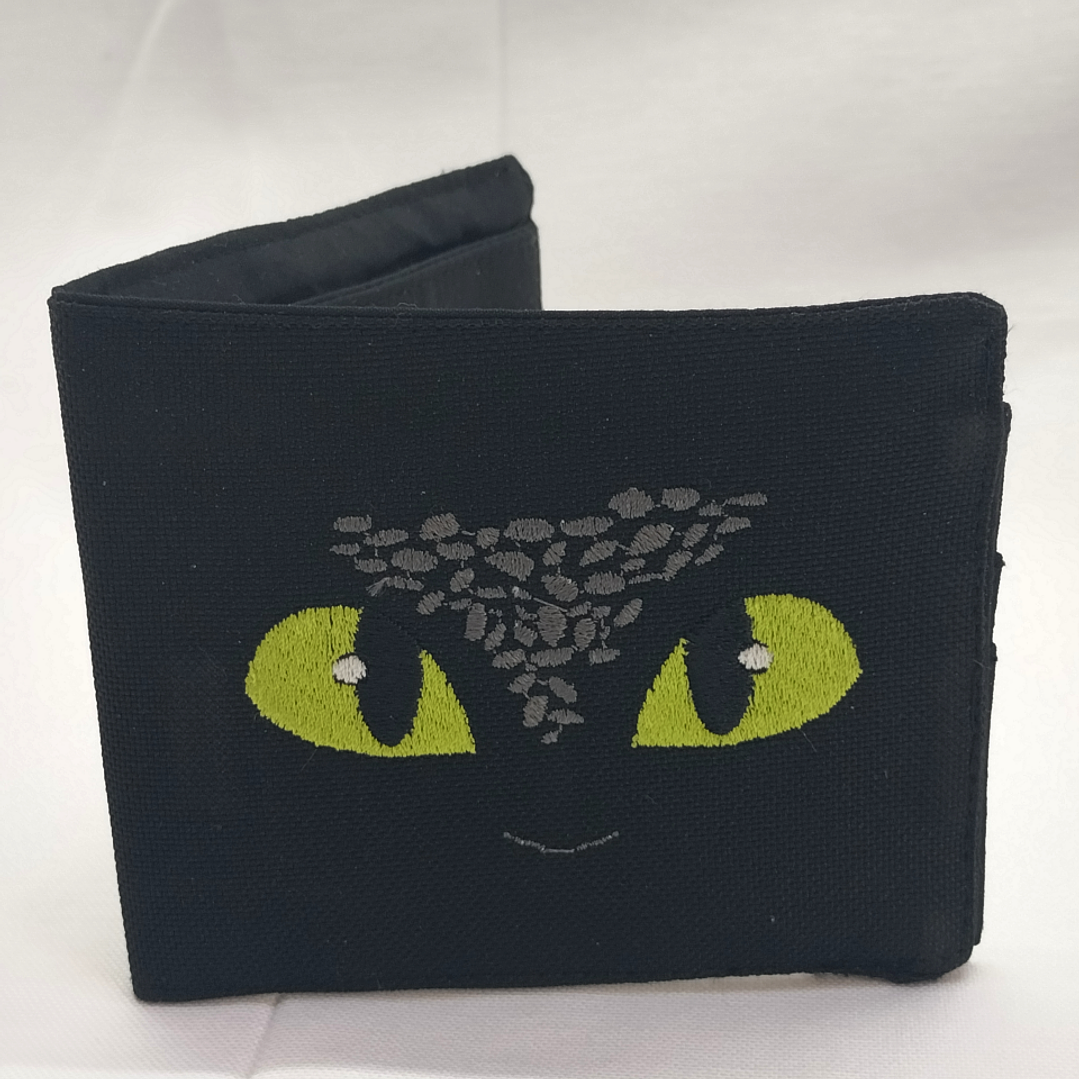 Billetera Bordada Cómo Entrenar a Tu Dragón - Diseño Chimuelo & Hooligans Peludos 1