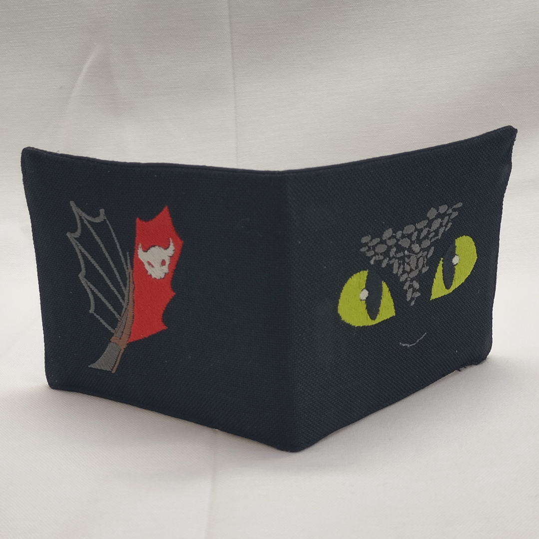 Billetera Bordada Cómo Entrenar a Tu Dragón - Diseño Chimuelo & Hooligans Peludos 3