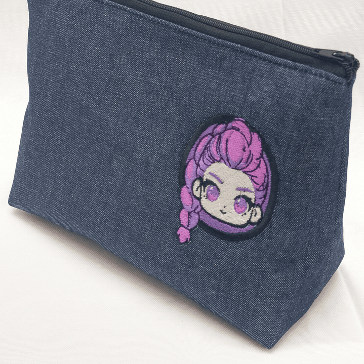 Estuche Cosmetiquero Bordado: K-pop Huntrix Rumi 7