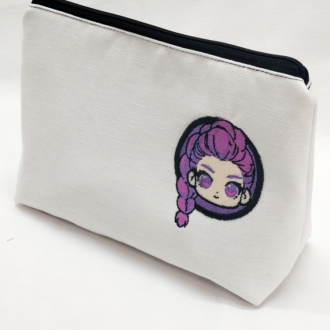 Estuche Cosmetiquero Bordado: K-pop Huntrix Rumi 10