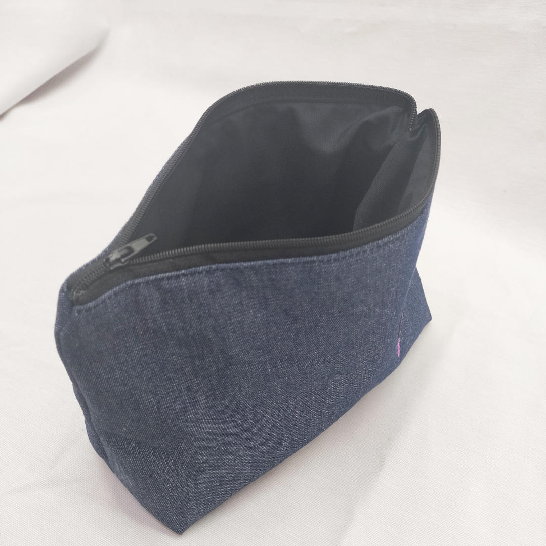 Estuche Cosmetiquero Bordado: K-pop Huntrix Rumi 9