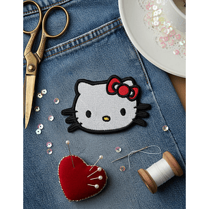 Parche Bordado Gatita Kawaii Moño Rojo Termoadhesivo