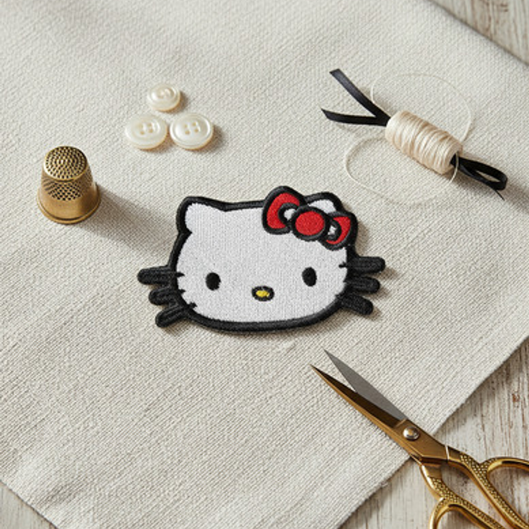 Parche Bordado Gatita Kawaii Moño Rojo Termoadhesivo 2