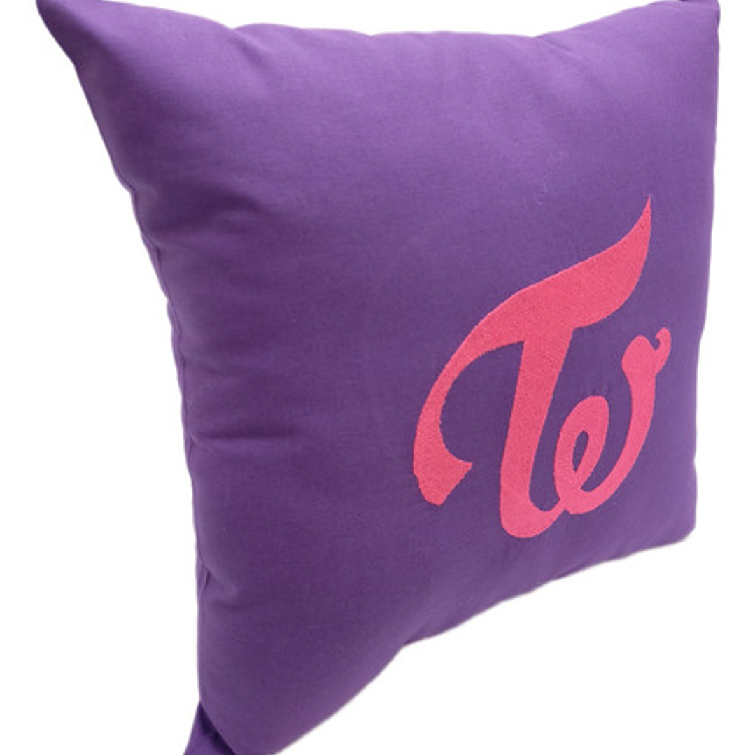 Cojín Bordado Twice Sana | Lovely Savely 8