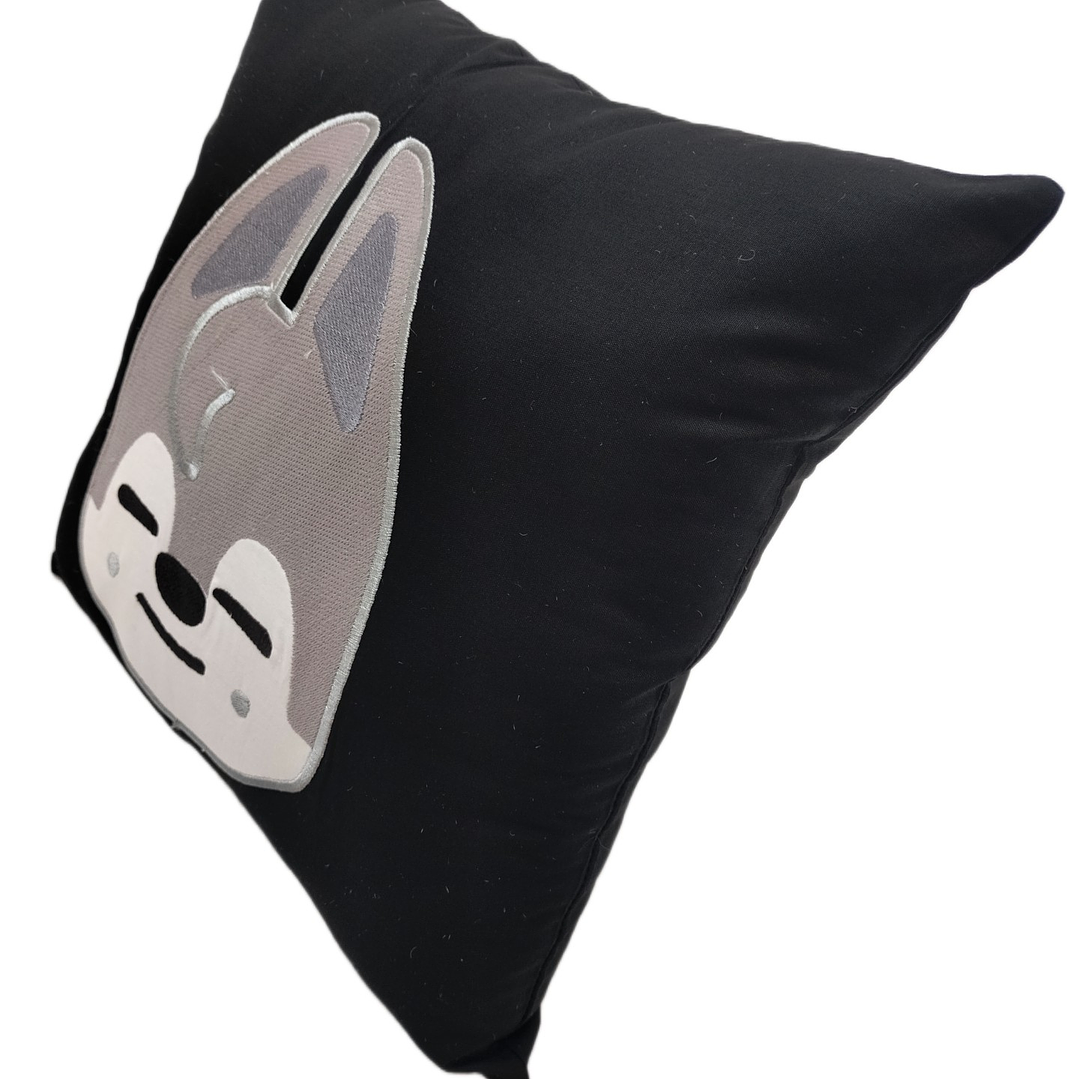Cojín Bordado Stray Kids Bang Chan | Skzoo Wolf Chan Black edition 4