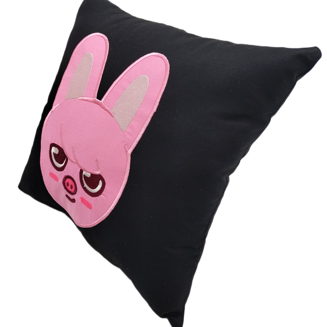 Cojín Bordado Stray Kids Changbin | Skzoo Dwaekki Black edition 2