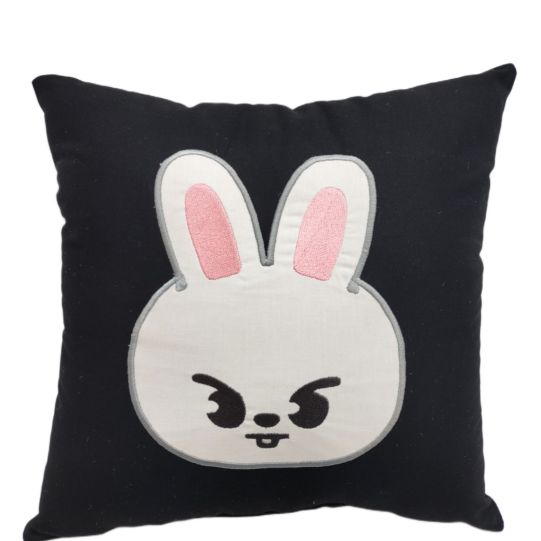 Cojín Bordado Stray Kids Lee Know | Skzoo Leebit Black edition 1