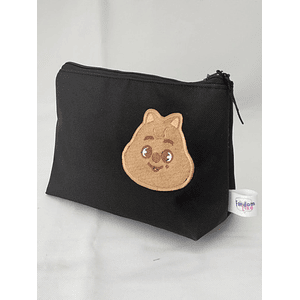 Estuche Bordado Skzoo - Han Quokka
