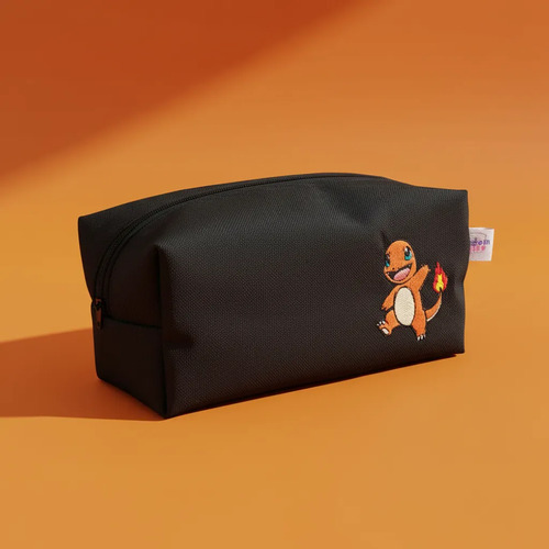 Estuche Lona Anti-fluidos Bordado Charmander - Anime Gamer 4