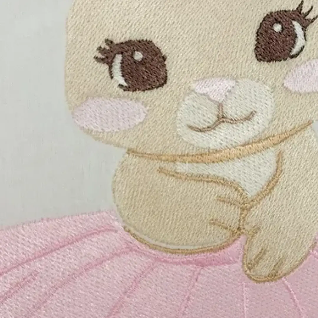 Cojín Bebé Bordado Hipoalergénico 30x30 | Conejita Tutú 2