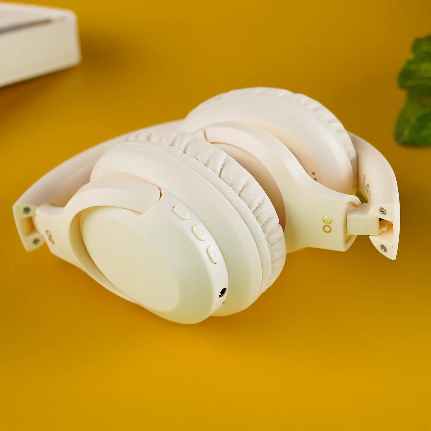 WH05 GO VIBE Beige Audífonos Inalámbricos 5