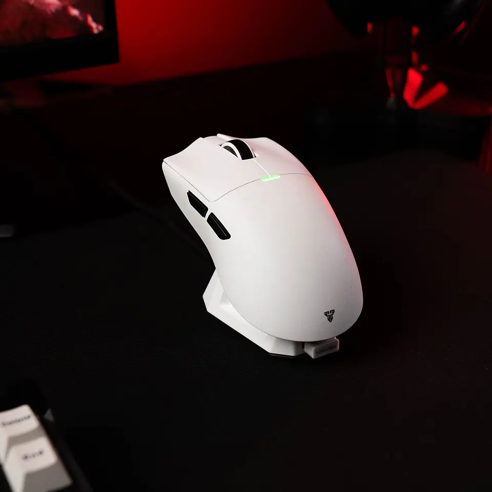 WG13s TANTO S Pink Ultimate Gaming Mouse Inalámbrico 26.000 DPI y 8.000 Hz con dock de carga RGB 11