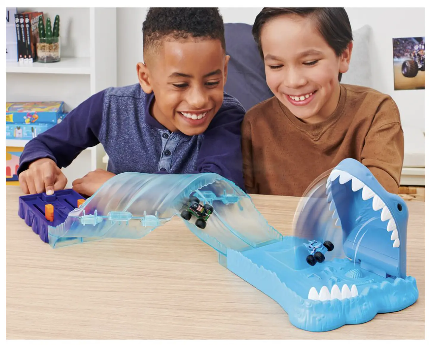 Set De Juegos Megalodon, Monster Jam Imexporta 6060718 2