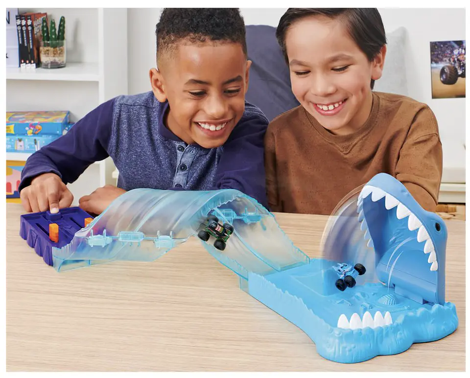 Set De Juegos Megalodon, Monster Jam Imexporta 6060718 2